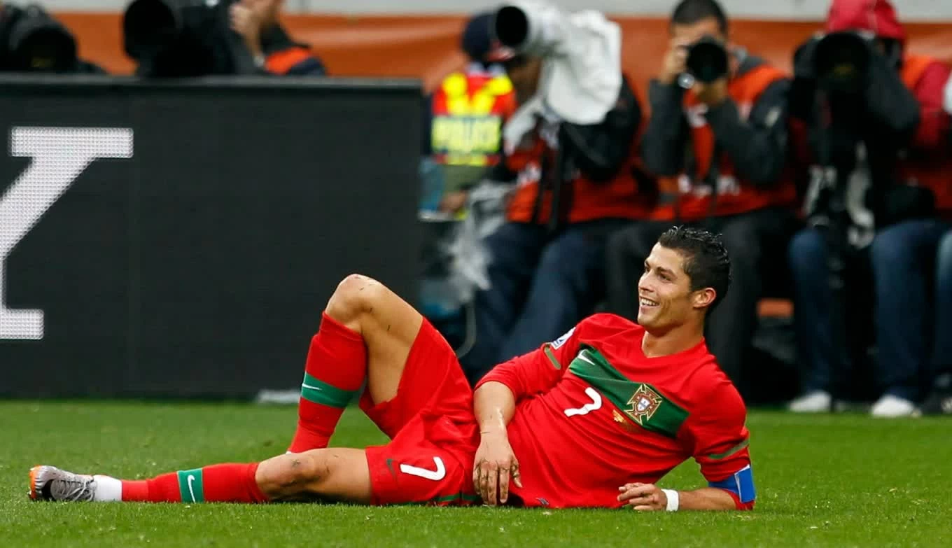 Từ cậu bé tuổi 21 đến huyền thoại bóng đá thế giới: Hành trình 6 kỳ World Cup của Cristiano Ronaldo Từ cậu bé tuổi 21 đến huyền thoại bóng đá thế giới: Hành trình 6 kỳ World Cup của Cristiano Ronaldo
