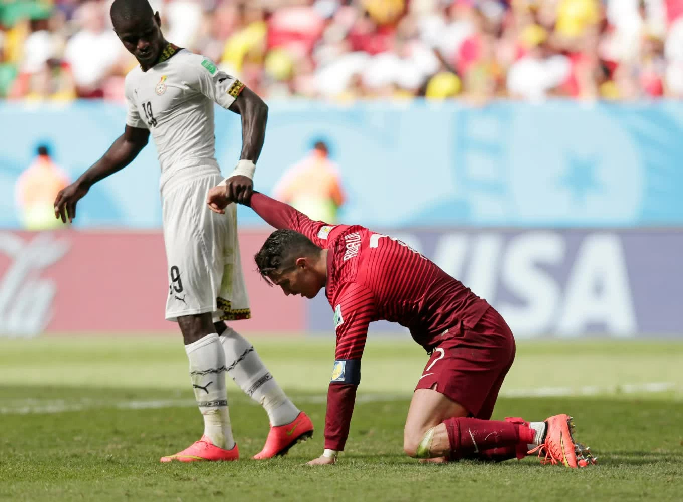 Từ cậu bé tuổi 21 đến huyền thoại bóng đá thế giới: Hành trình 6 kỳ World Cup của Cristiano Ronaldo Từ cậu bé tuổi 21 đến huyền thoại bóng đá thế giới: Hành trình 6 kỳ World Cup của Cristiano Ronaldo