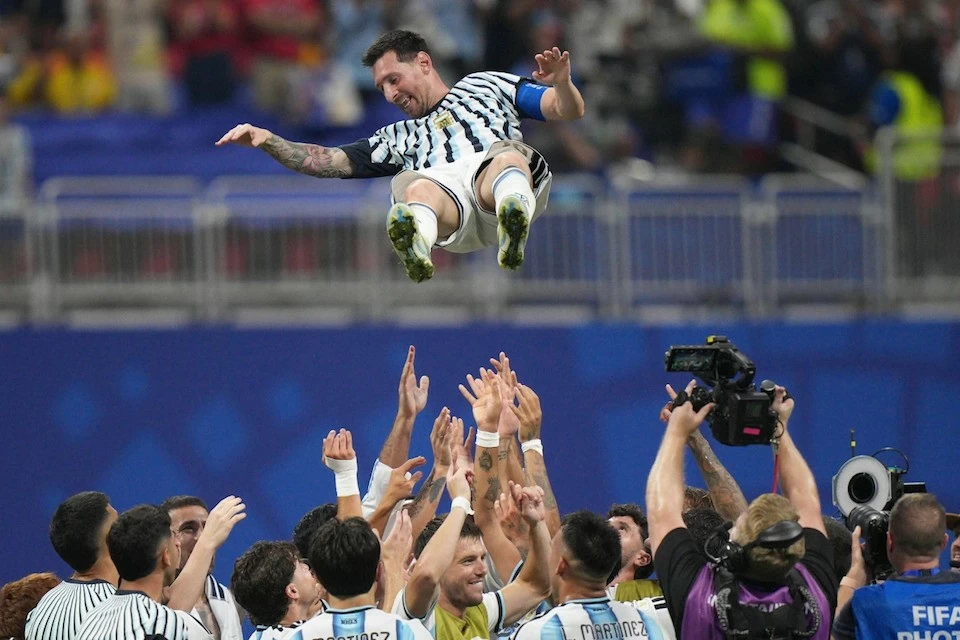 Kết quả bóng đá World Cup 2026: Argentina 3-2 Ai Cập: Messi cùng Argentina lội ngược dòng khó tin trước Ai Cập, thẳng đường vào tứ kết Kết quả bóng đá World Cup 2026: Argentina 3-2 Ai Cập: Messi cùng Argentina lội ngược dòng khó tin trước Ai Cập, thẳng đường vào tứ kết