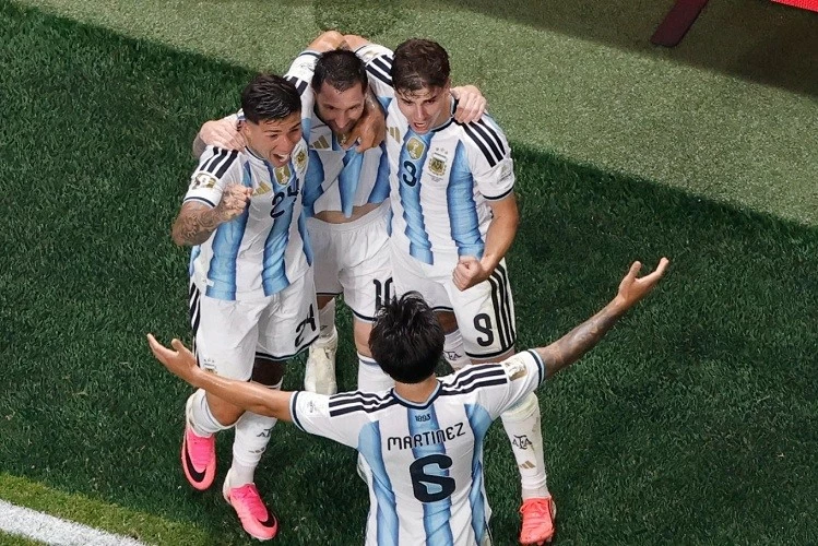 Messi nghẹn ngào tri ân đồng đội sau màn ngược dòng lịch sử trước Ai Cập: Những gì tập thể này làm được thật phi thường