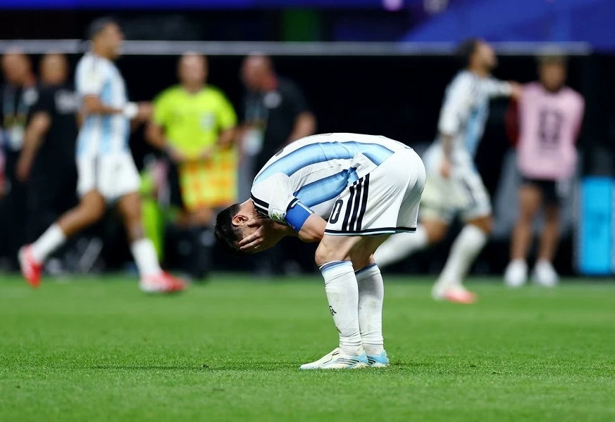 Messi nghẹn ngào tri ân đồng đội sau màn ngược dòng lịch sử trước Ai Cập: Những gì tập thể này làm được thật phi thường Messi nghẹn ngào tri ân đồng đội sau màn ngược dòng lịch sử trước Ai Cập: Những gì tập thể này làm được thật phi thường
