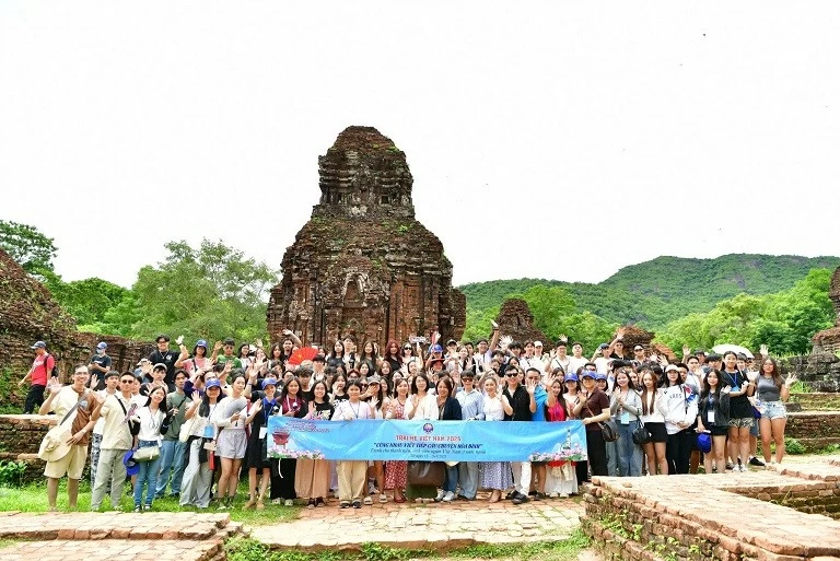 Trại Hè Việt Nam 2026: 'Hành trình di sản, gắn kết cội nguồn' Trại Hè Việt Nam 2026: 'Hành trình di sản, gắn kết cội nguồn'