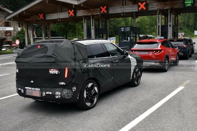Nh&igrave;n từ b&ecirc;n h&ocirc;ng, Hyundai Tucson thế hệ mới sở hữu c&aacute;c đường n&eacute;t vu&ocirc;ng vức hơn.