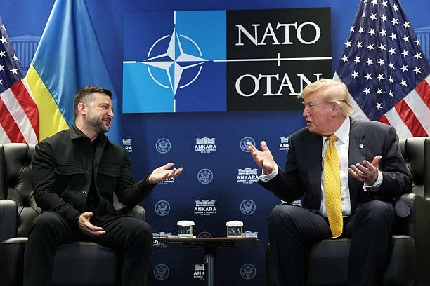 Tổng thống Mỹ Donald Trump có cuộc gặp song phương với Tổng thống Ukraine Volodymyr Zelensky tại hội nghị thượng đỉnh NATO ở Thổ Nhĩ Kỳ ngày 8/7. (Nguồn: Getty Images)