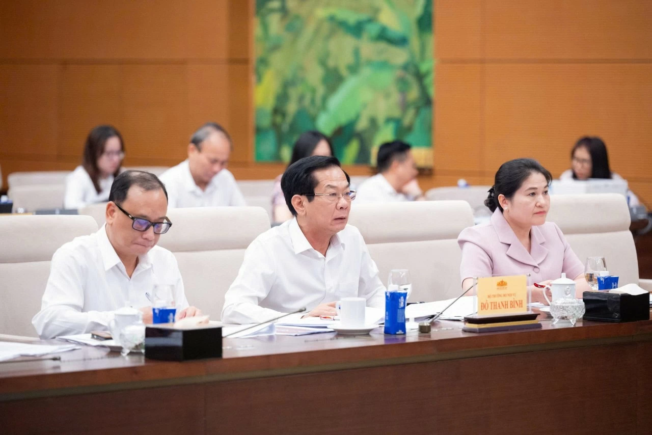 Ủy ban Thường vụ Quốc hội thông qua về mặt nguyên tắc dự án Pháp lệnh sửa đổi, bổ sung một số điều của Pháp lệnh Ưu đãi người có công với cách mạng Ủy ban Thường vụ Quốc hội thông qua về mặt nguyên tắc dự án Pháp lệnh sửa đổi, bổ sung một số điều của Pháp lệnh Ưu đãi người có công với cách mạng