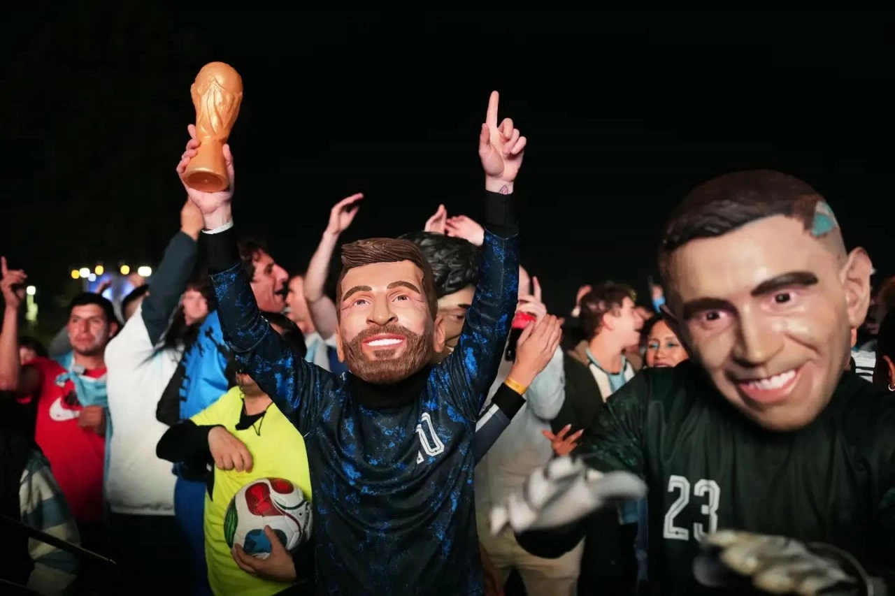 Messi Mania càn quét World Cup 2026: Khi người Argentina sẵn sàng vượt nửa vòng Trái đất để theo chân huyền thoại