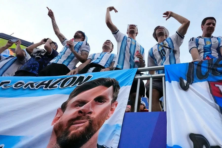 Messi Mania càn quét World Cup 2026: Khi người Argentina sẵn sàng vượt nửa vòng Trái đất để theo chân huyền thoại Messi Mania càn quét World Cup 2026: Khi người Argentina sẵn sàng vượt nửa vòng Trái đất để theo chân huyền thoại