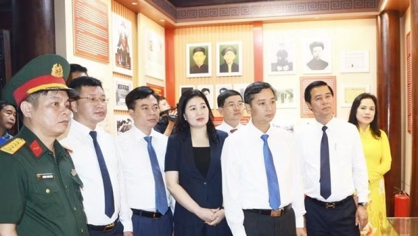 Dâng hương tưởng nhớ nhân 114 năm Ngày sinh Tổng Bí thư Nguyễn Văn Cừ