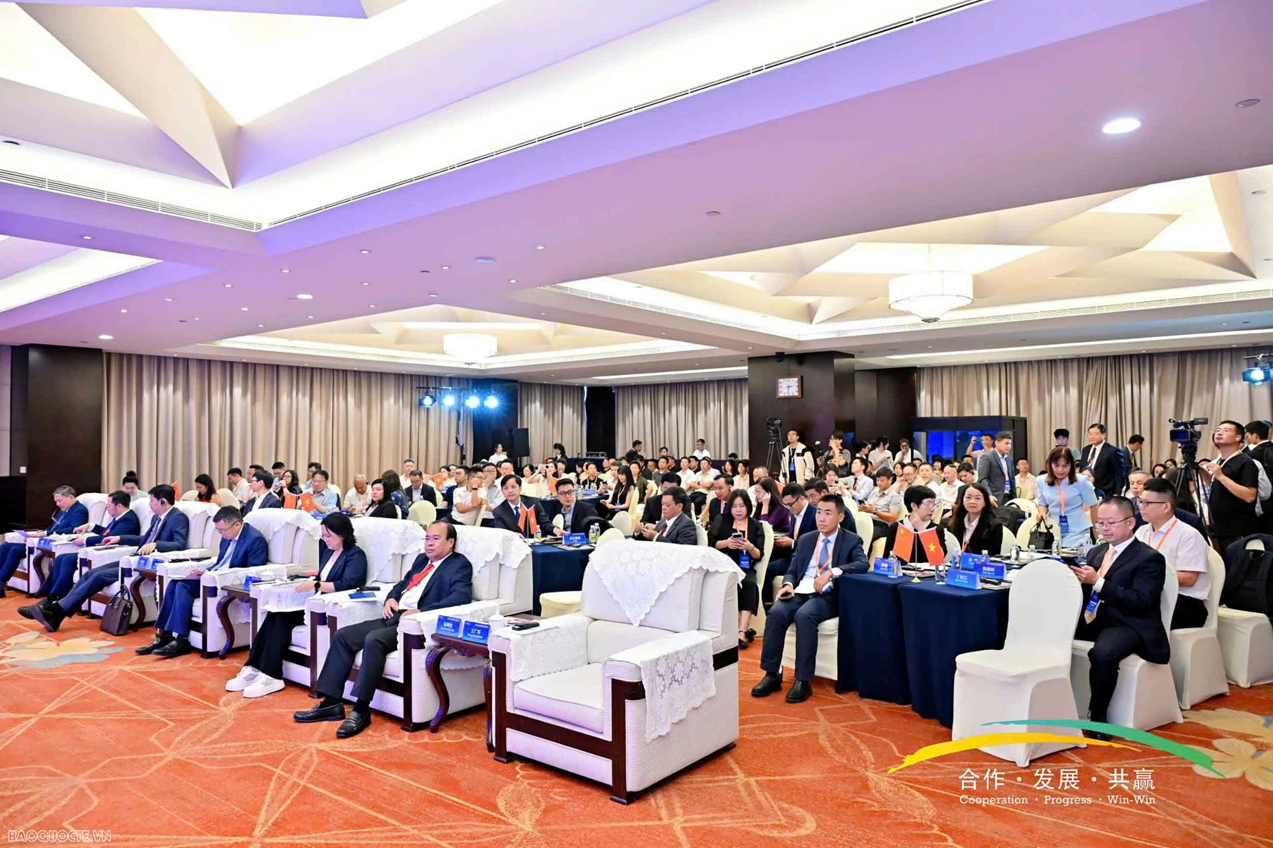 Đoàn đại biểu Việt Nam tham dự chuỗi sự kiện xúc tiến thương mại tại Tứ Xuyên