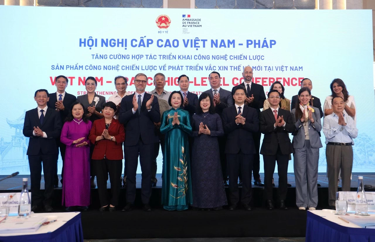 Các đại biểu chụp ảnh chung. (Ảnh: Thành Long)