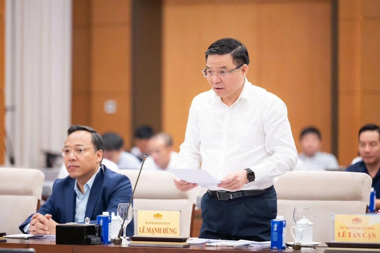 Uỷ ban Thường vụ Quốc hội cho ý kiến về dự án Luật Dầu khí (sửa đổi)