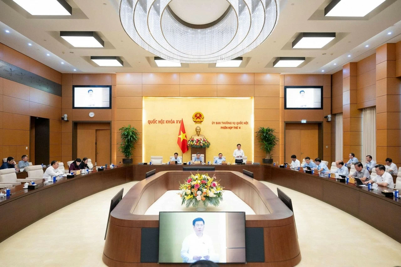 Uỷ ban Thường vụ Quốc hội cho ý kiến về dự án Luật Dầu khí (sửa đổi)