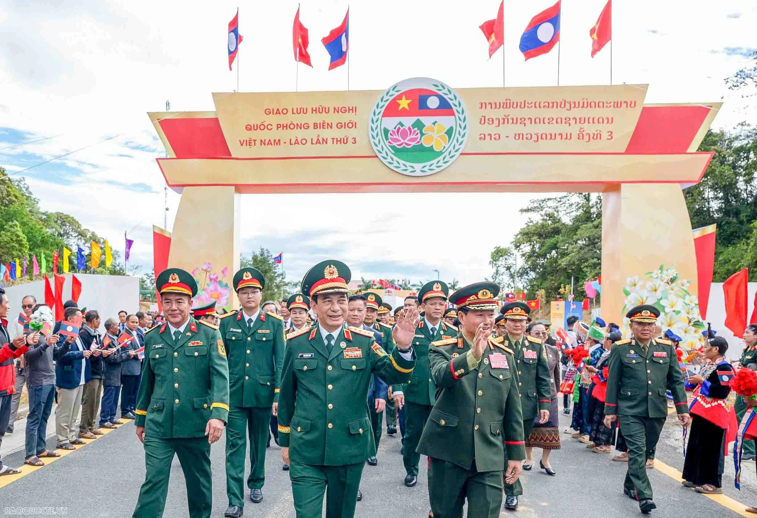 Giao lưu quốc phòng biên giới Việt Nam - Lào: Chung tay vun đắp đường biên hòa bình từ những việc làm thiết thực
