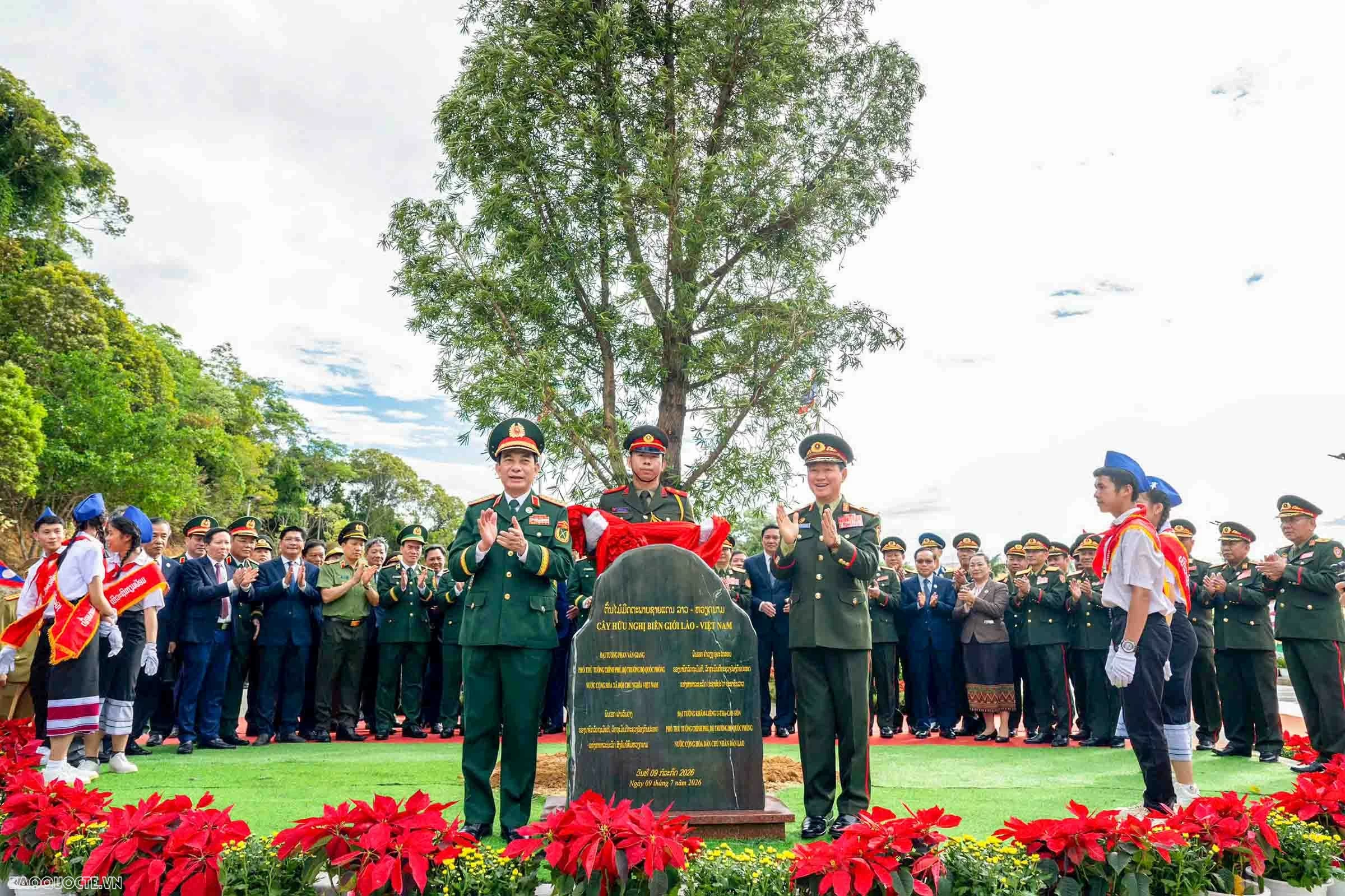 Giao lưu quốc phòng biên giới Việt Nam - Lào: Chung tay vun đắp đường biên hòa bình từ những việc làm thiết thực