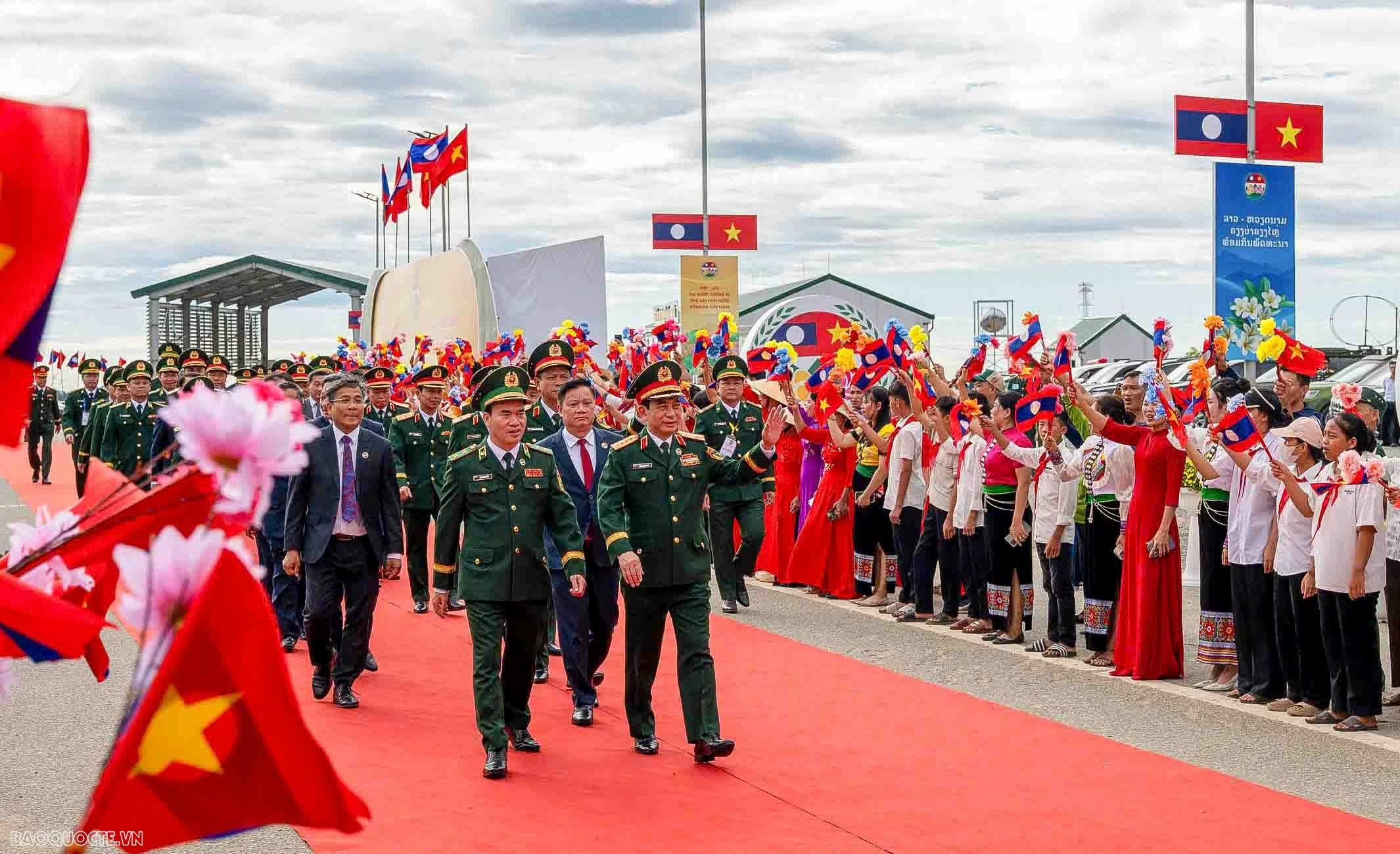 Giao lưu quốc phòng biên giới Việt Nam - Lào: Chung tay vun đắp đường biên hòa bình từ những việc làm thiết thực