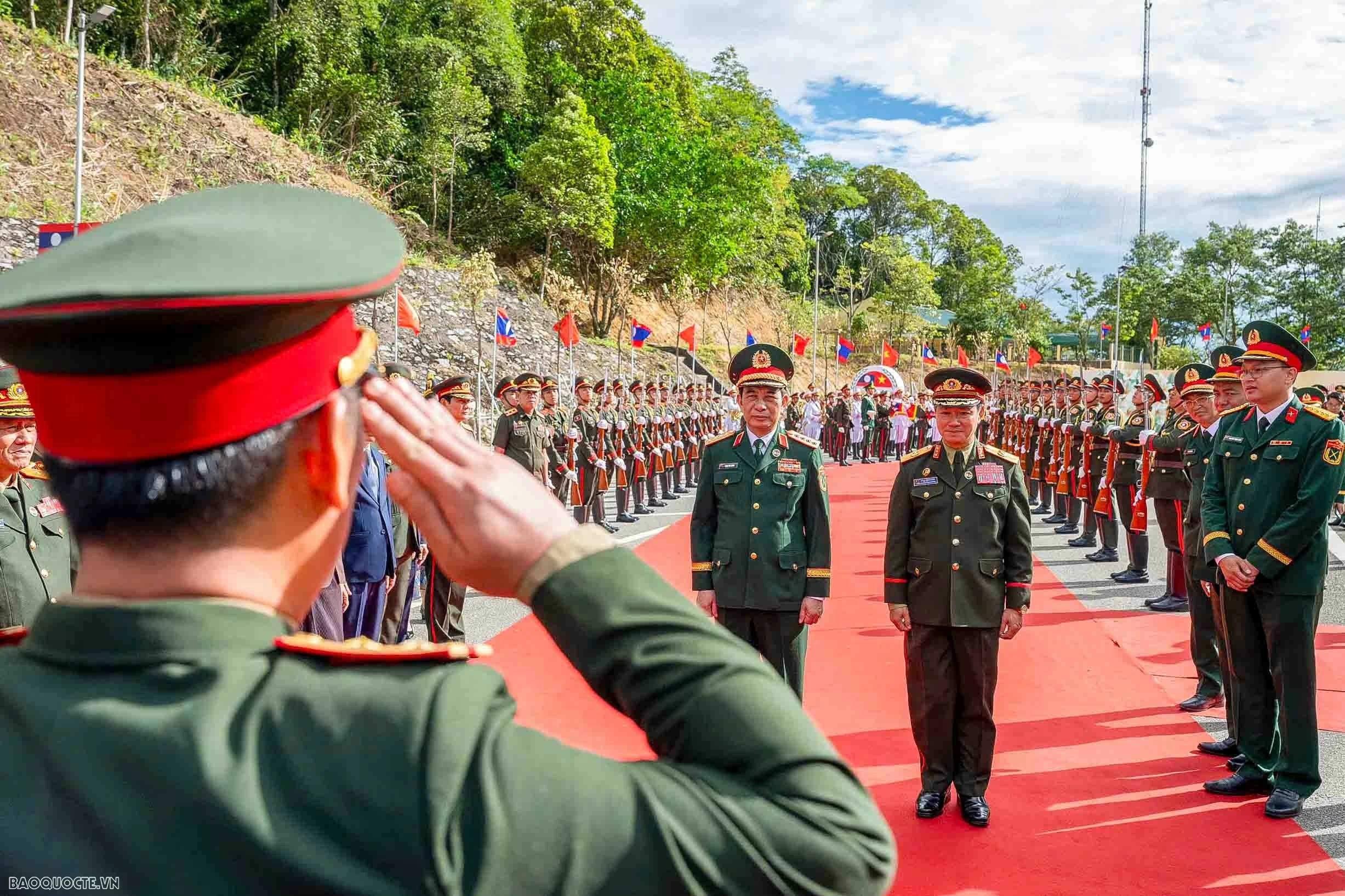 Giao lưu quốc phòng biên giới Việt Nam - Lào: Chung tay vun đắp đường biên hòa bình từ những việc làm thiết thực