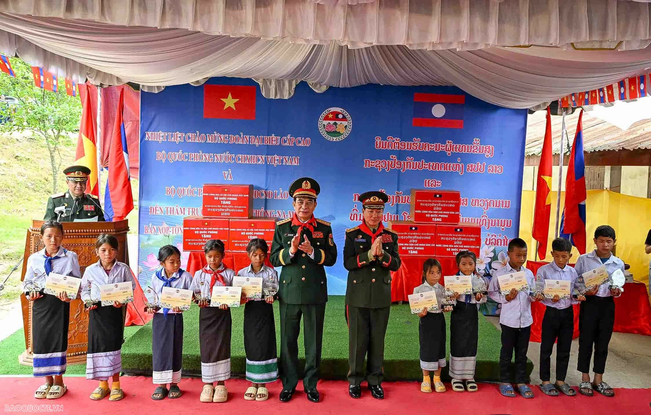 việt -lào