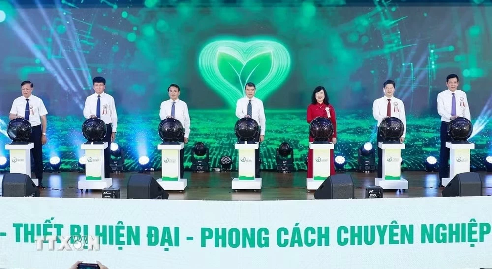 Thủ tướng Lê Minh Hưng: Cơ cấu lại mạng lưới khám, chữa bệnh theo hướng hiện đại Thủ tướng Lê Minh Hưng: Cơ cấu lại mạng lưới khám, chữa bệnh theo hướng hiện đại
