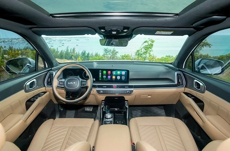 Khoang cabin của Kia Sorento được trang bị nhiều tiện nghi cao cấp.