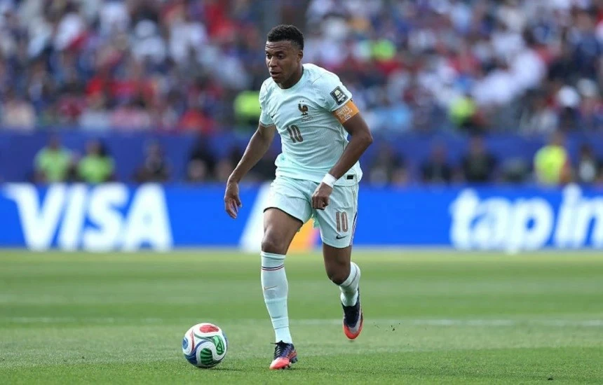 Phong độ đỉnh cao đưa Kylian Mbappe đi vào lịch sử World Cup