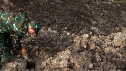 Tìm kiếm hài cốt liệt sĩ tại Công viên Lê Thị Riêng: Mở hy vọng đón các anh trở về