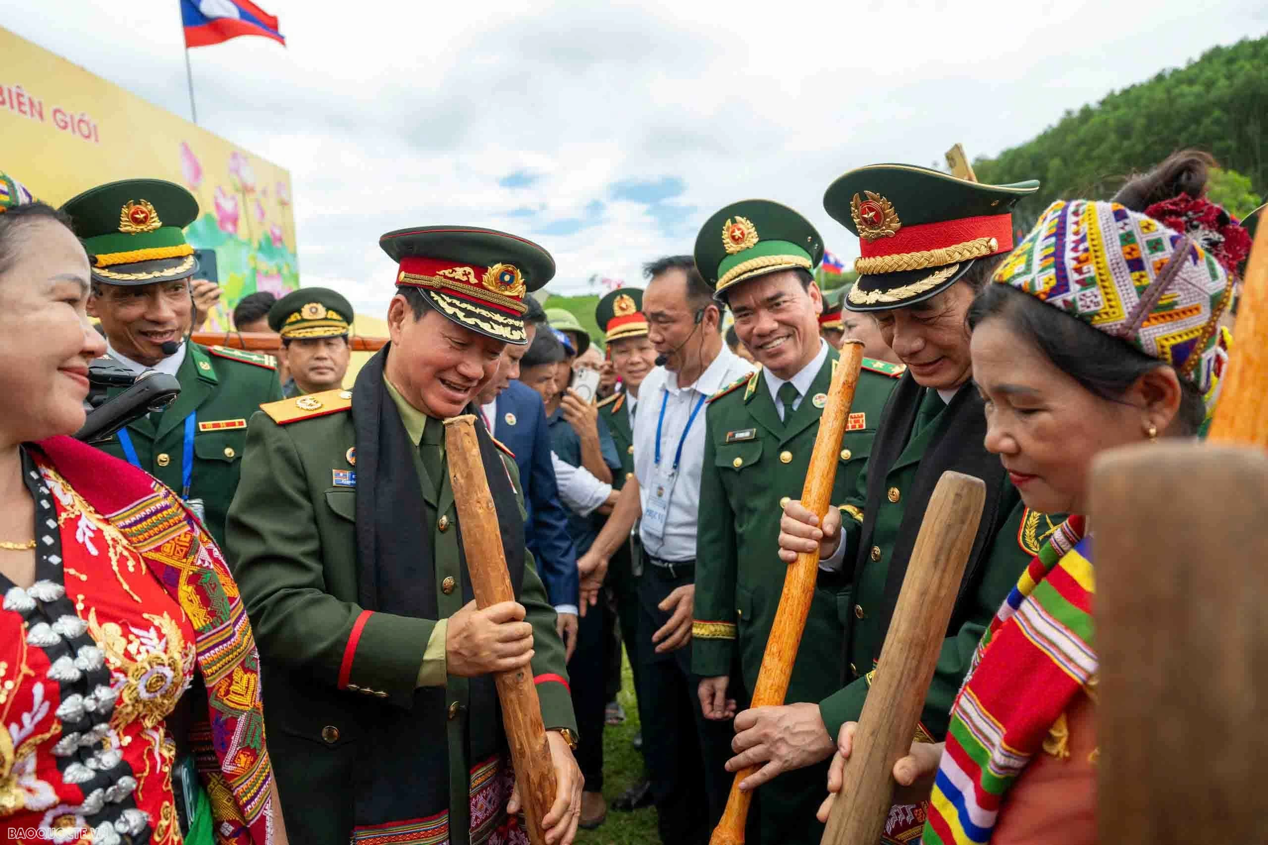 Việt Nam   Lào tiếp tục vun đắp tình hữu nghị từ những hoạt động thiết thực nơi biên giới