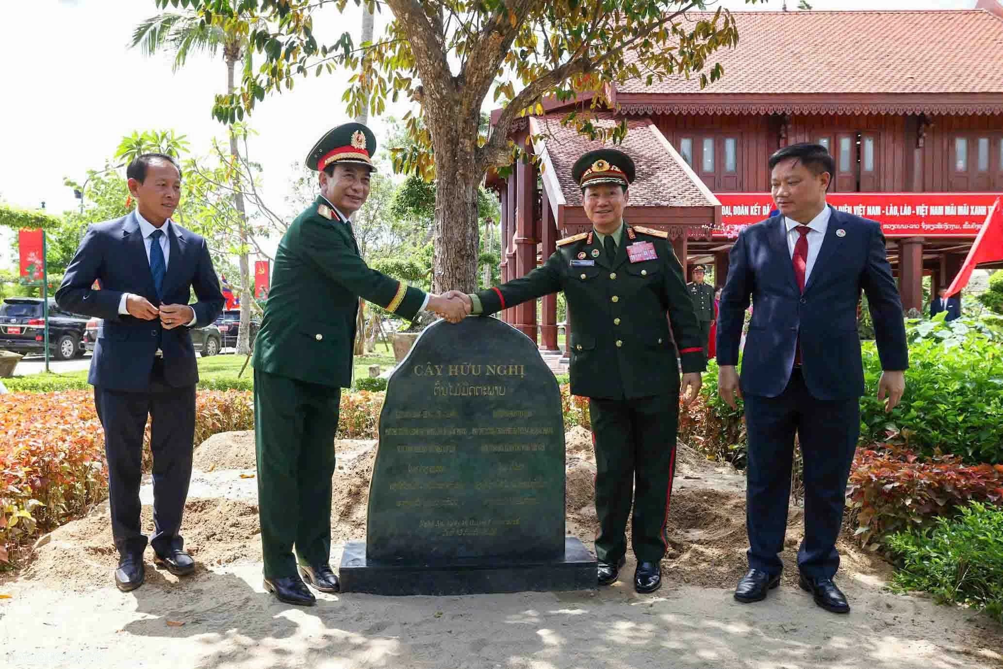 Việt Nam   Lào tiếp tục vun đắp tình hữu nghị từ những hoạt động thiết thực nơi biên giới