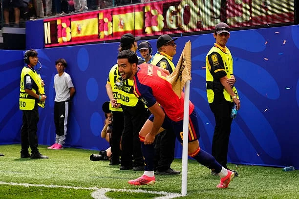 Siêu dự bị Mikel Merino hóa người hùng, đi vào lịch sử World Cup