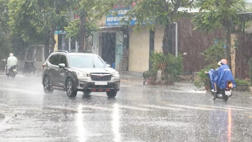 Cảnh báo mưa dông ở Hà Nội, lũ quét ở 4 tỉnh phía Bắc