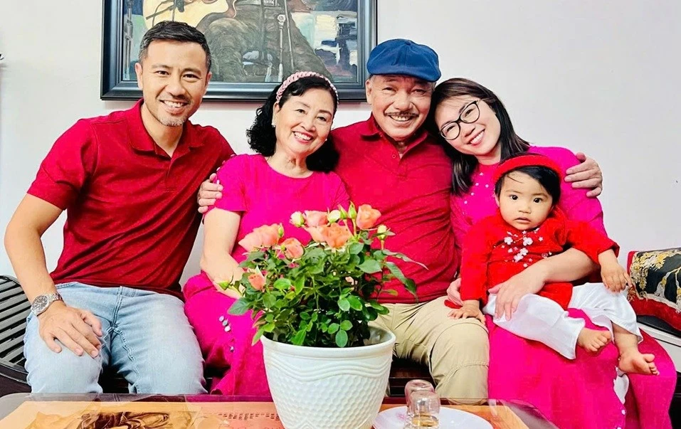 Ba thế hệ nghệ sĩ hội ngộ trong ‘phòng khách’ của nhạc sĩ Trần Tiến