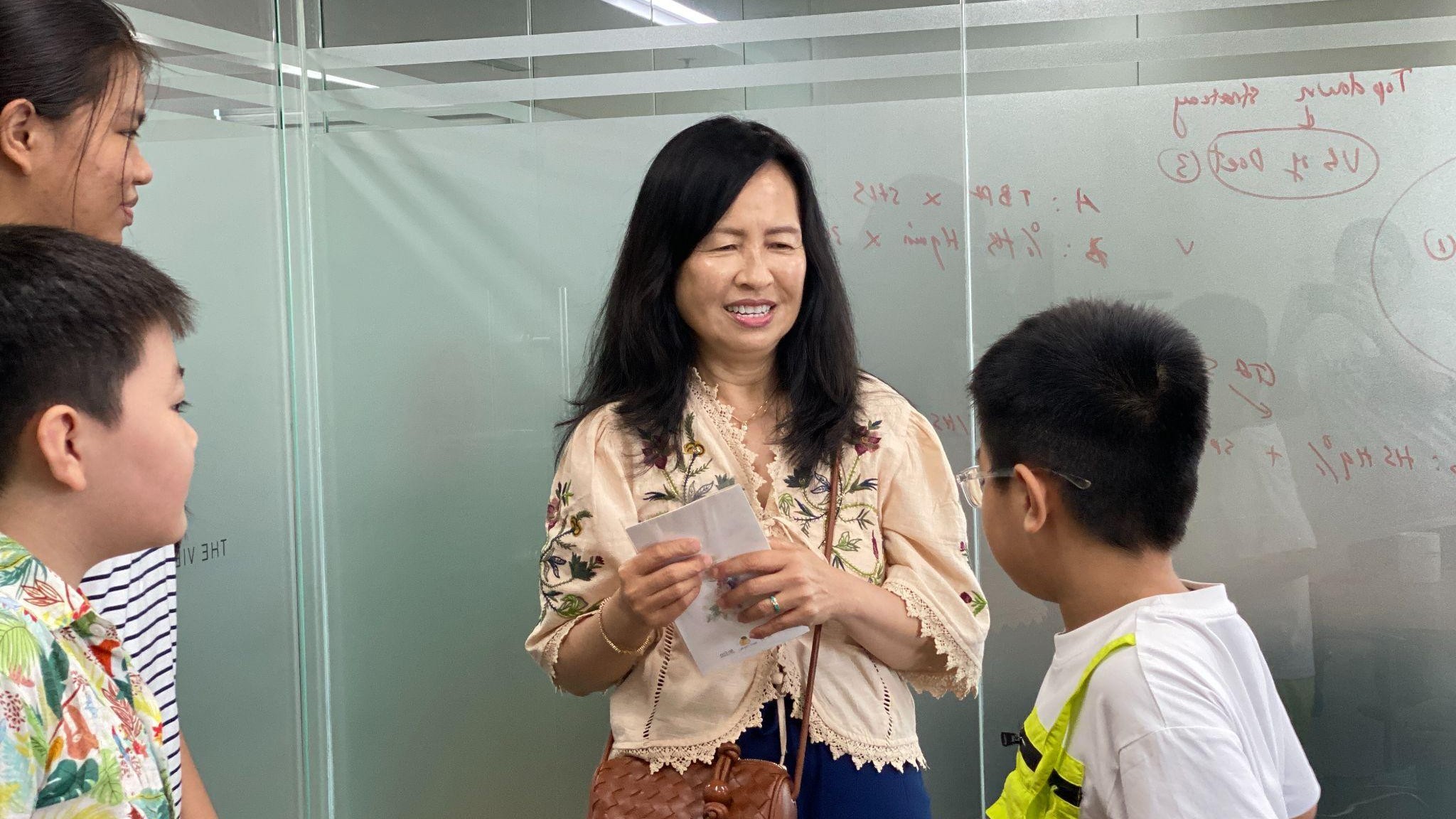 Từ lớp học trực tuyến đến cuộc gặp ngoài đời: Công nghệ mở ra cơ hội, con người tạo nên những kết nối