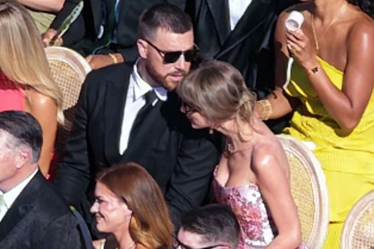 Ca sĩ Taylor Swift lộ diện sau đám cưới xa hoa Ca sĩ Taylor Swift lần đầu lộ diện sau đám cưới xa hoa