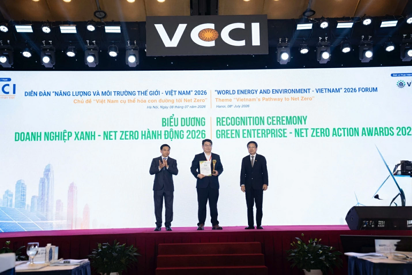 YADEA Việt Nam giành cú đúp giải thưởng tại Diễn đàn Năng lượng và Môi trường thế giới Việt Nam 2026
