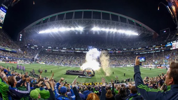 World Cup 2026: Từ cuộc tranh luận tại NFL đến món đồ sưu tầm đắt giá của FIFA
