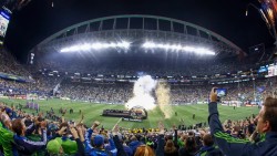 World Cup 2026: Từ cuộc tranh luận tại NFL đến món đồ sưu tầm đắt giá của FIFA