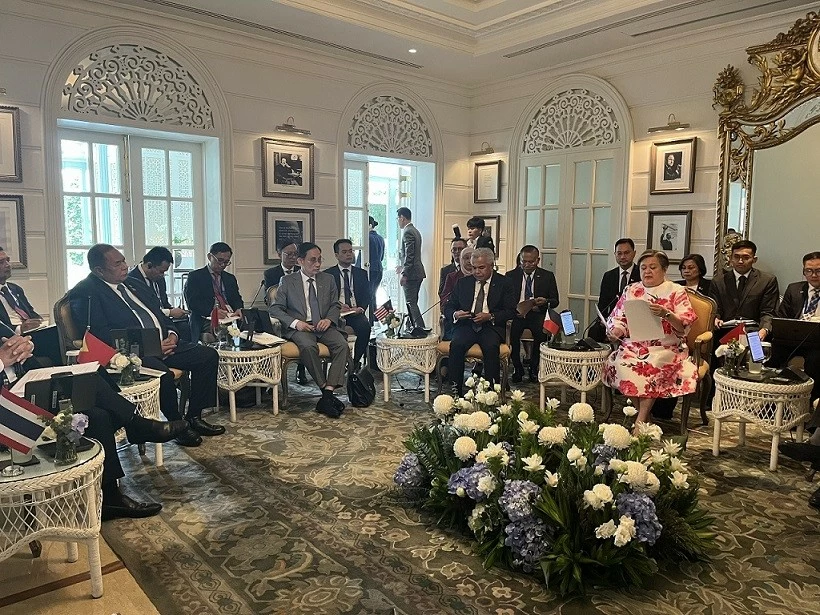 Cuộc gặp không chính thức giữa các Bộ trưởng Ngoại giao ASEAN với Bộ trưởng Ngoại giao Myanmar