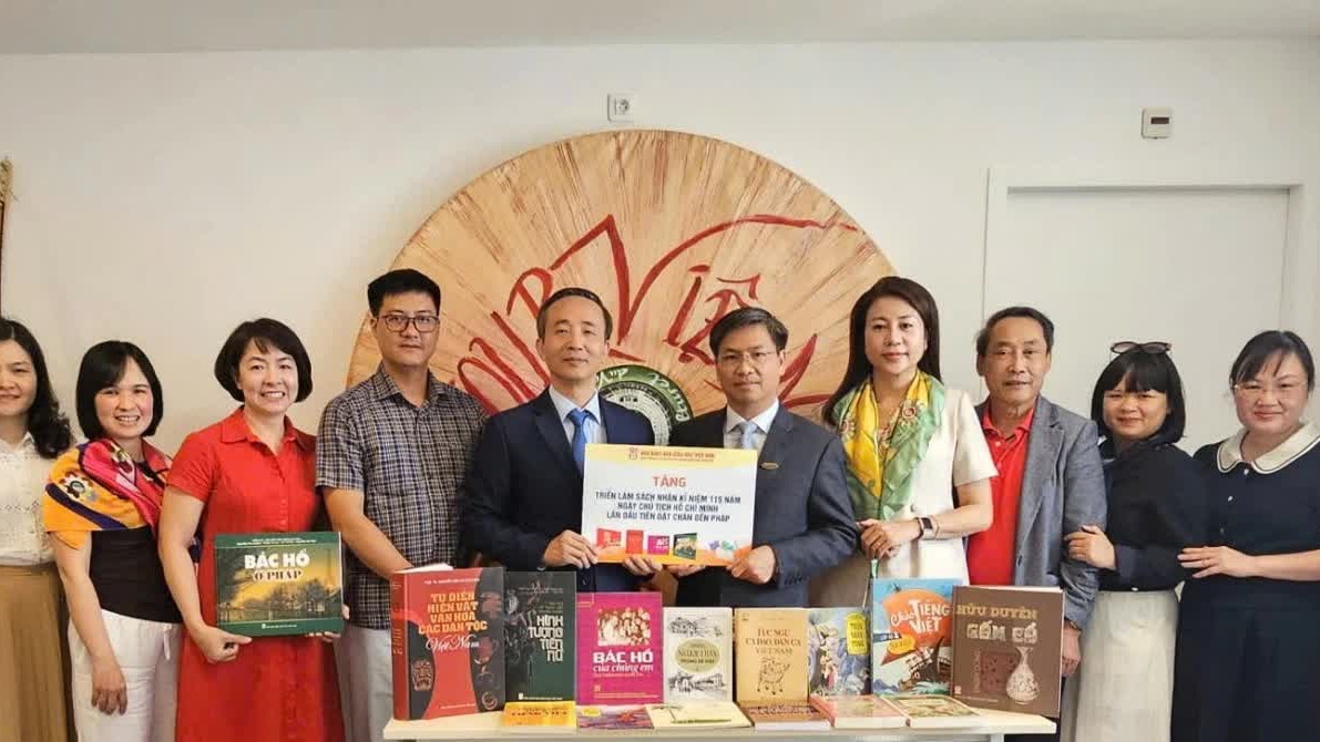 Bền bỉ vun đắp tri thức, đồng hành cùng cải cách giáo dục