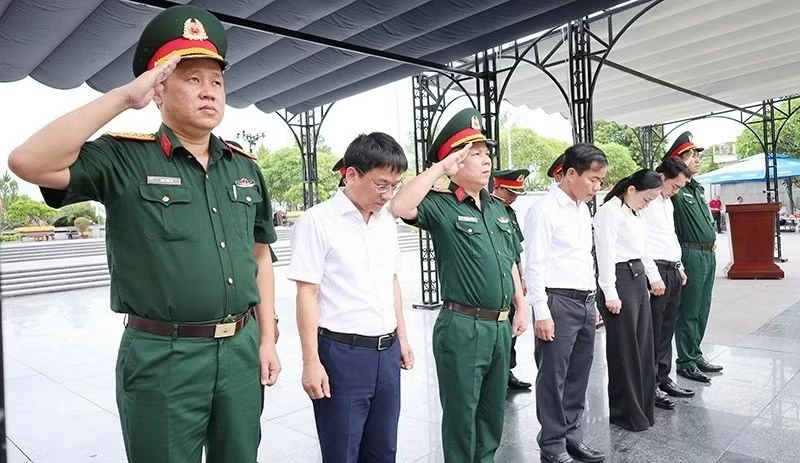 Đã lấy mẫu được hơn 2.000 phần mộ ở Nghĩa trang Liệt sĩ quốc gia Đường 9 Đã lấy mẫu được hơn 2.000 phần mộ ở Nghĩa trang Liệt sĩ quốc gia Đường 9