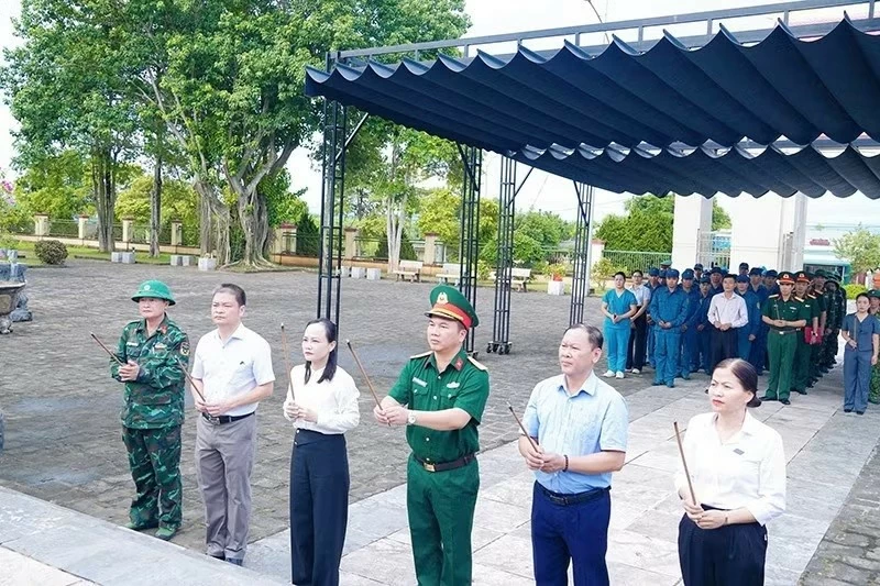 Đã lấy mẫu được hơn 2.000 phần mộ ở Nghĩa trang Liệt sĩ quốc gia Đường 9 Đã lấy mẫu được hơn 2.000 phần mộ ở Nghĩa trang Liệt sĩ quốc gia Đường 9