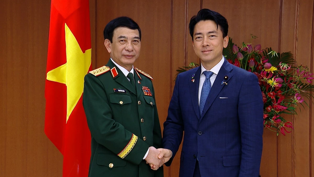 Đại tướng Phan Văn Giang và Bộ trưởng Koizumi Shinjiro.