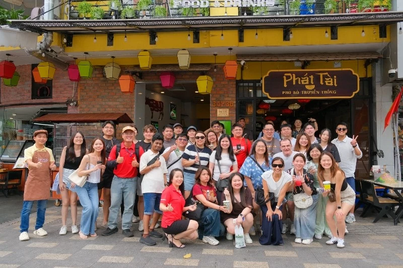 Kinh tế đêm đánh thức hàng quán trung tâm TP.HCM