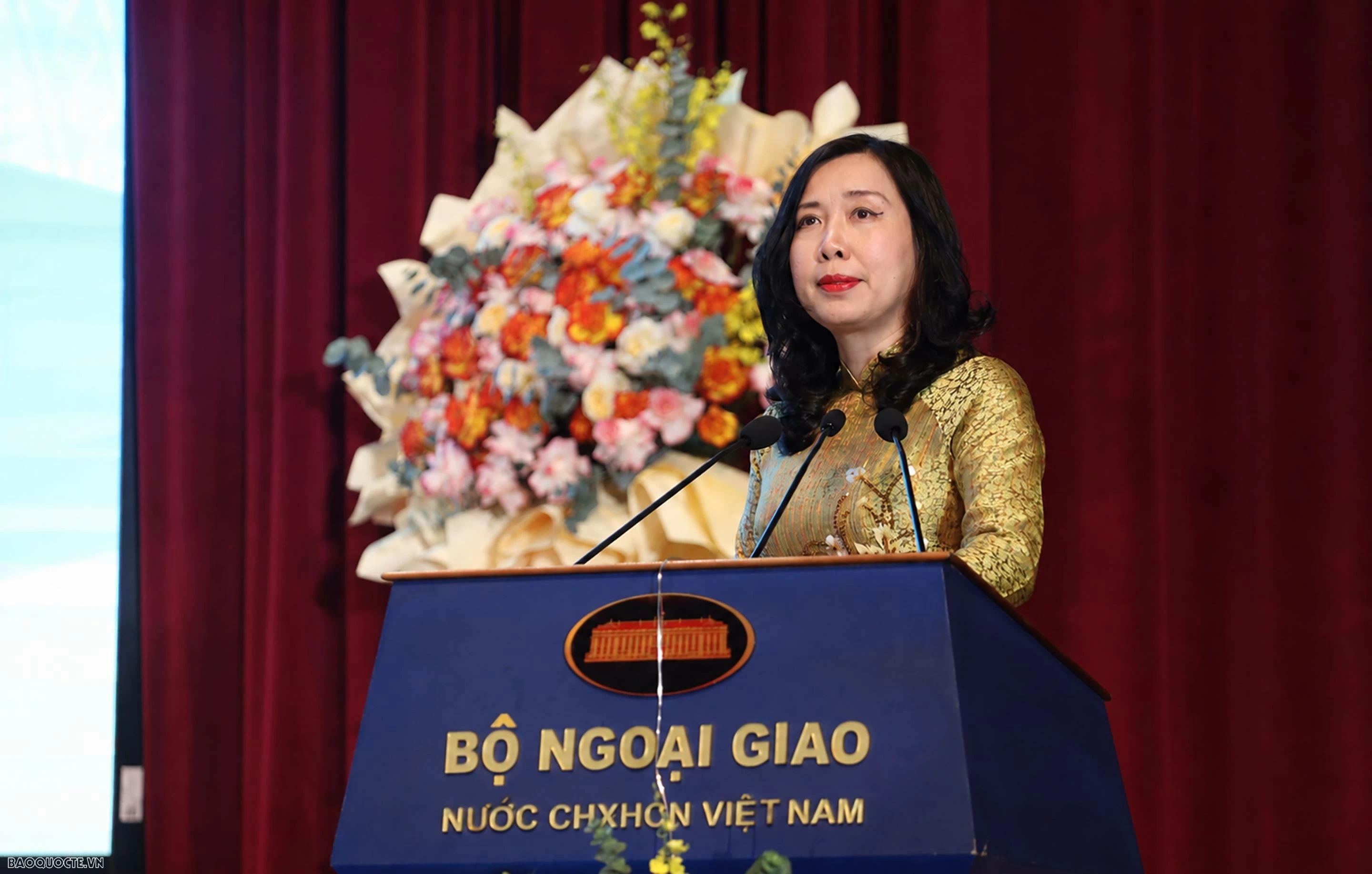 Thứ trưởng Ngoại giao Lê Thị Thu Hằng phát biểu khai mạc. (Ảnh: Thành Long)