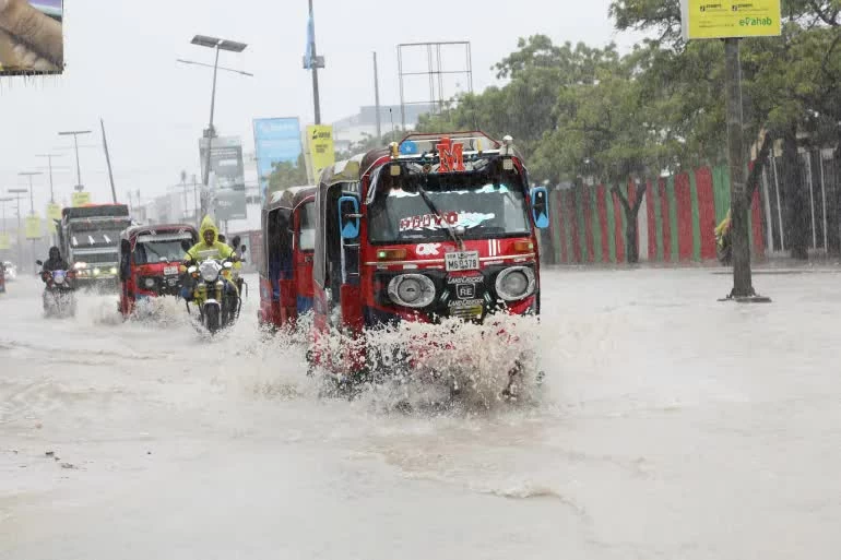 Mưa lớn gây ngập nhiều tuyến đường tại thủ đô Mogadishu của Somalia. (Nguồn: Al Jazeera)