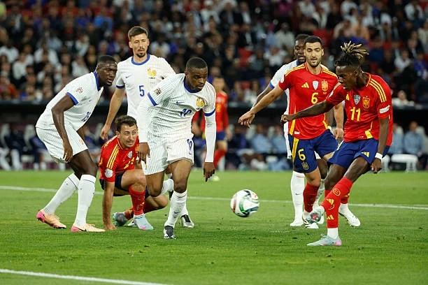 Nico Williams ghi bàn mở tỷ số cho Tây Ban Nha trong trận bán kết UEFA Nations League 2025 gặp Pháp trên sân Stuttgart Arena (Đức), ngày 5/6/2025.