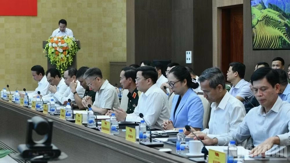 Thủ tướng Lê Minh Hưng chủ trì cuộc làm việc với Ban Thường vụ Tỉnh ủy Lào Cai Thủ tướng Lê Minh Hưng chủ trì cuộc làm việc với Ban Thường vụ Tỉnh ủy Lào Cai