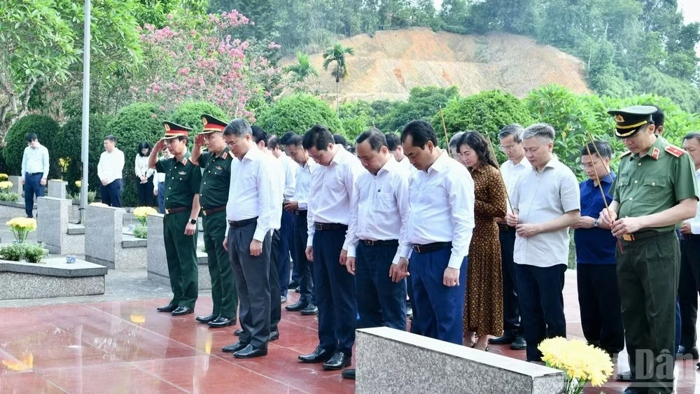 Thủ tướng Lê Minh Hưng chủ trì cuộc làm việc với Ban Thường vụ Tỉnh ủy Lào Cai Thủ tướng Lê Minh Hưng chủ trì cuộc làm việc với Ban Thường vụ Tỉnh ủy Lào Cai