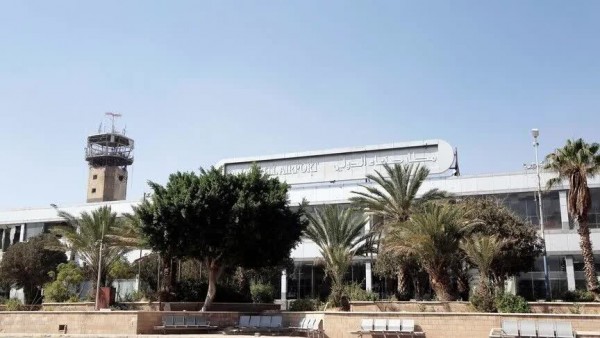 Phong trào Houthi tấn công sân bay Saudi Arabia, cảnh báo đóng cửa eo biển Bab al-Mandeb