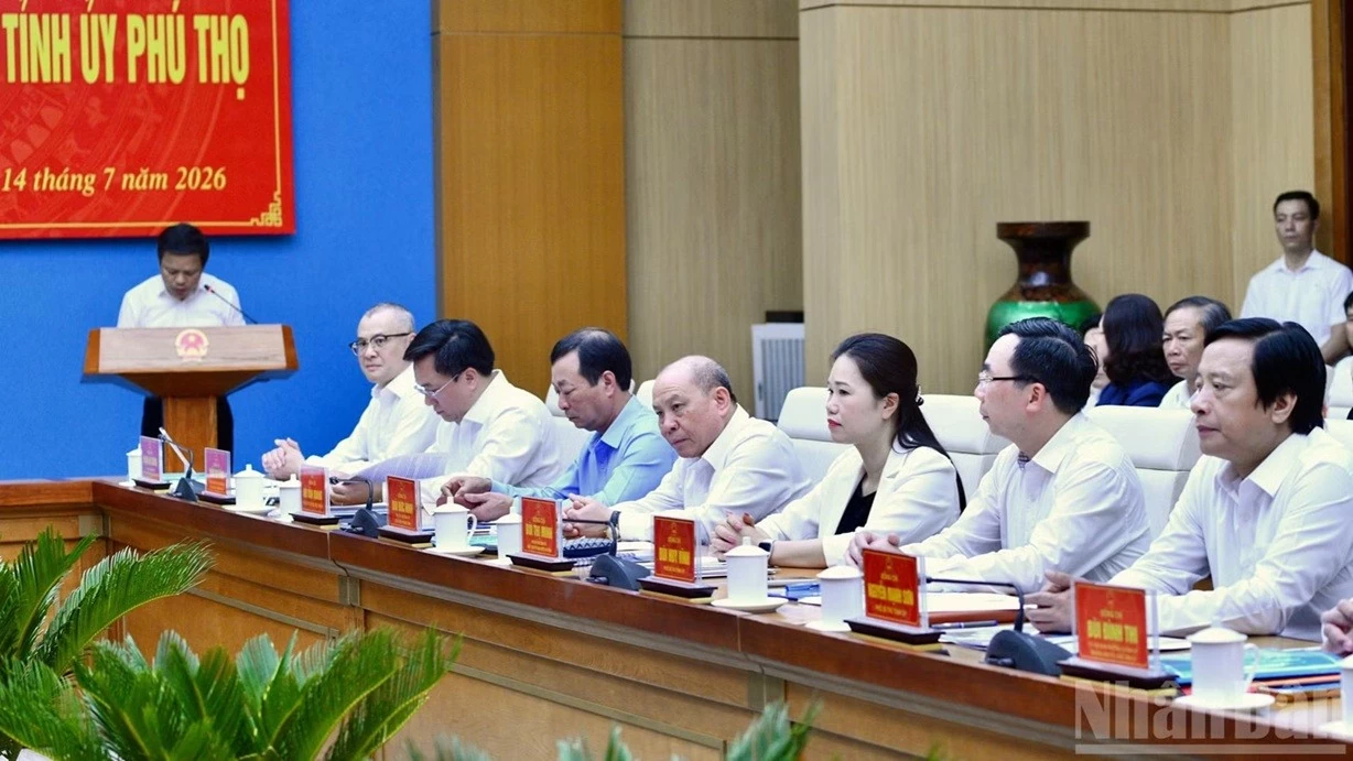 Thủ tướng Chính phủ Lê Minh Hưng chủ trì cuộc làm việc với Ban Thường vụ Tỉnh ủy Phú Thọ