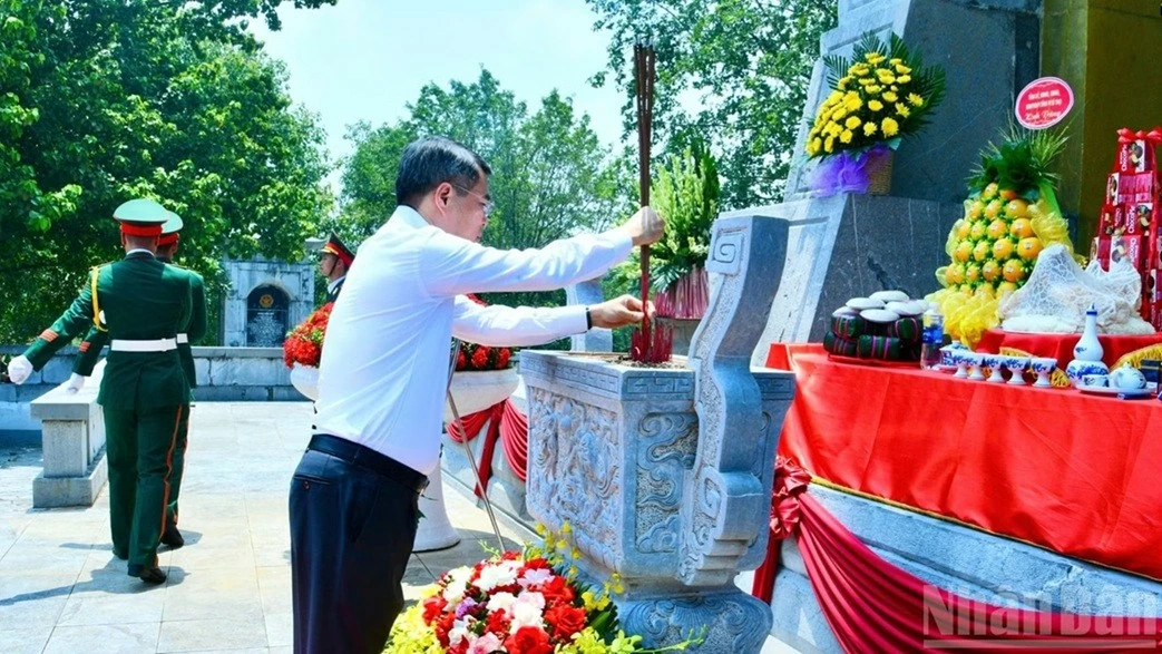 Thủ tướng Chính phủ Lê Minh Hưng chủ trì cuộc làm việc với Ban Thường vụ Tỉnh ủy Phú Thọ Thủ tướng Chính phủ Lê Minh Hưng chủ trì cuộc làm việc với Ban Thường vụ Tỉnh ủy Phú Thọ