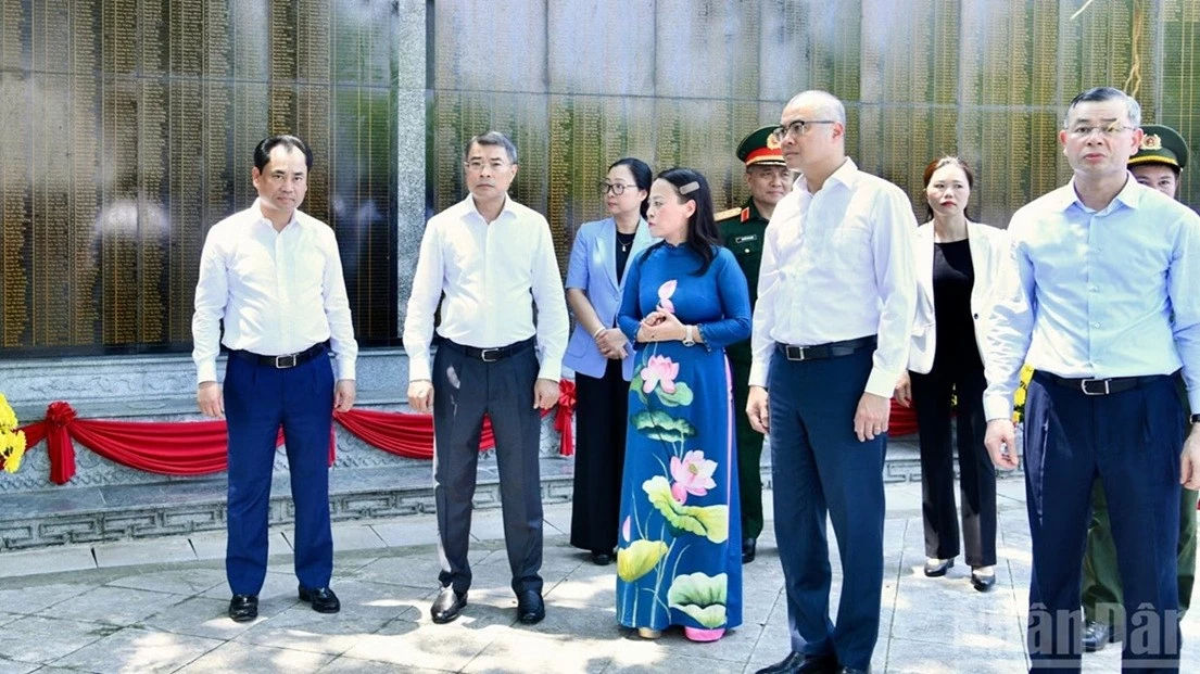 Thủ tướng Chính phủ Lê Minh Hưng chủ trì cuộc làm việc với Ban Thường vụ Tỉnh ủy Phú Thọ Thủ tướng Chính phủ Lê Minh Hưng chủ trì cuộc làm việc với Ban Thường vụ Tỉnh ủy Phú Thọ